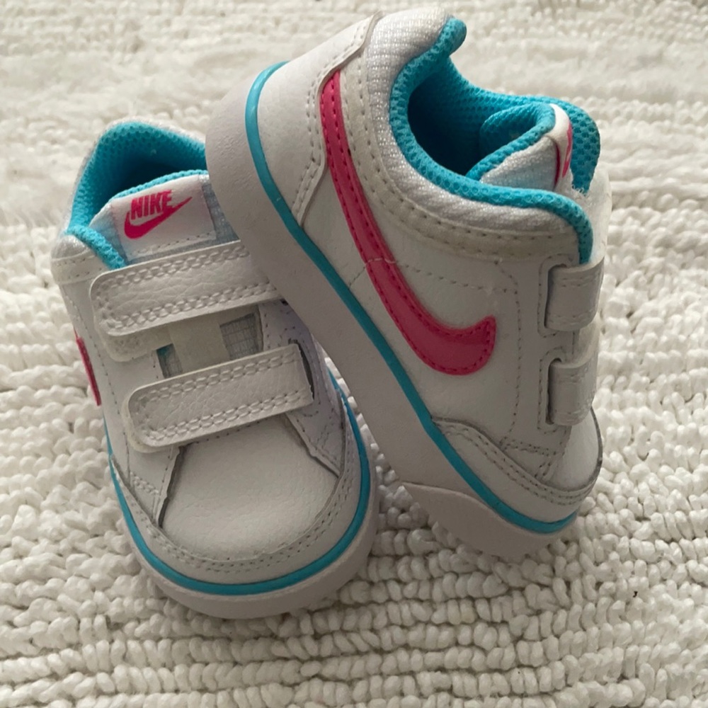 Toddler Girl NIKE Sneakers 4C